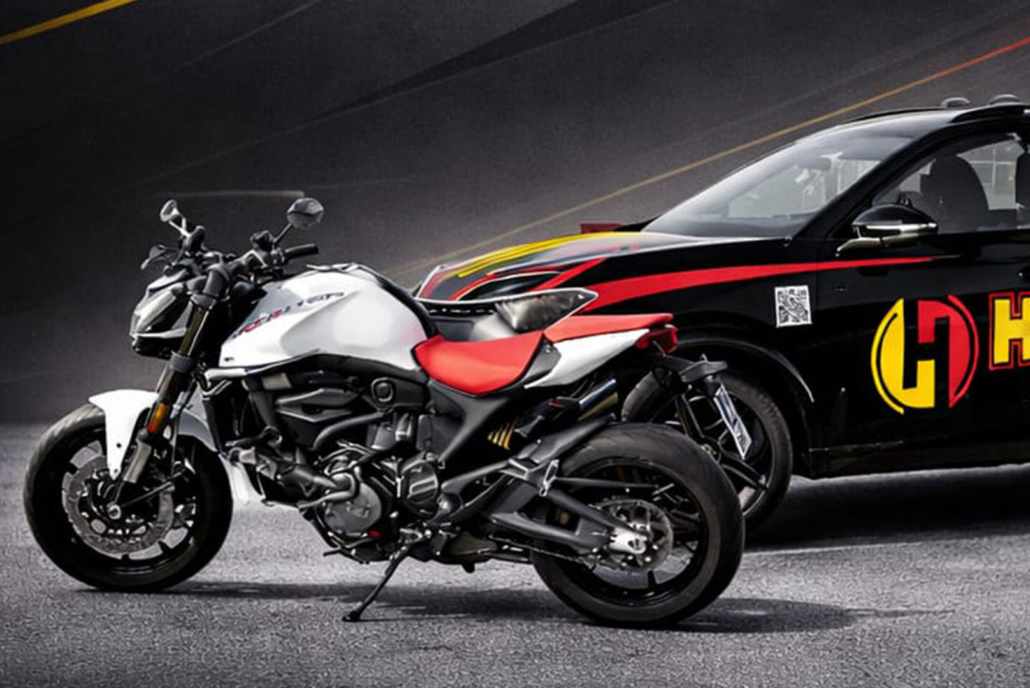 Ein Auto und ein Motorrad von Heikos Fahrschule in Cremlingen und Sickte.