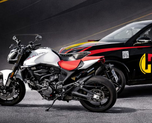 Ein Auto und ein Motorrad von Heikos Fahrschule in Cremlingen und Sickte.