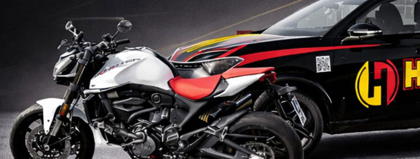 Ein Auto und ein Motorrad von Heikos Fahrschule in Cremlingen und Sickte.